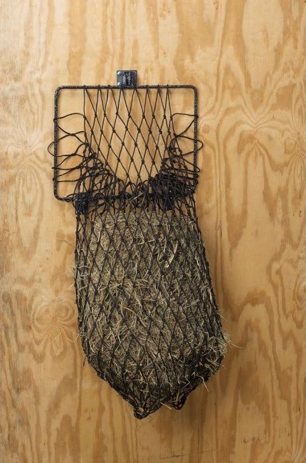 GER- Hay net with easy-to-fill support, Color: Noir