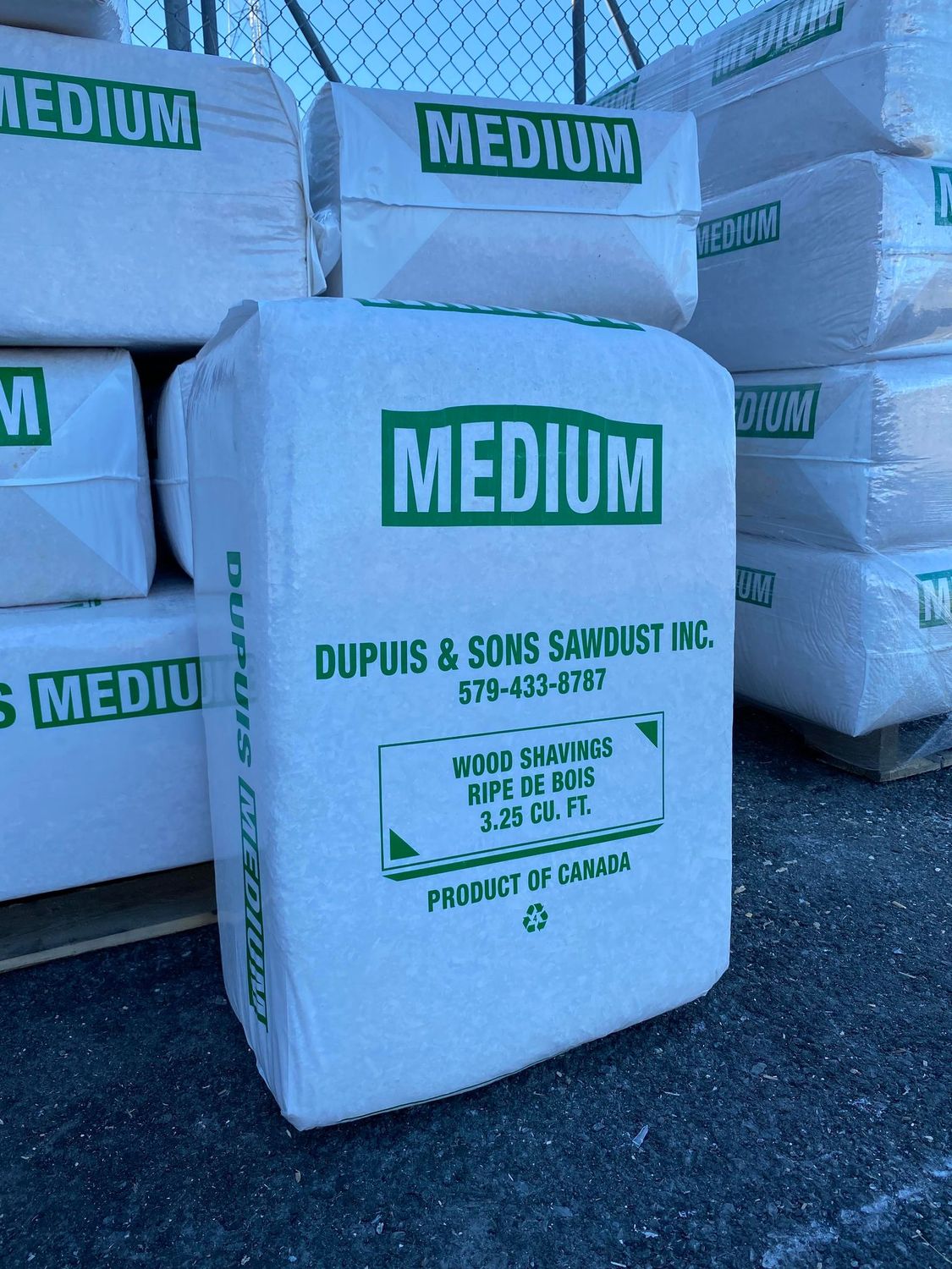 DUPUIS &amp; SONS SAWDUST - Medium Sawdust &amp; Shavings Premium Bedding, Format: 3.25p3