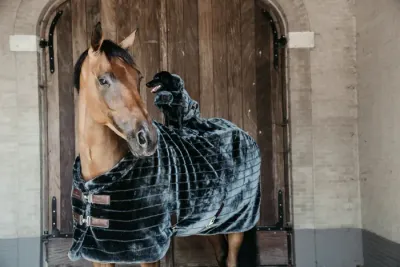 KENTUCKY HORSEWEAR - Grey Fake Fur Rug