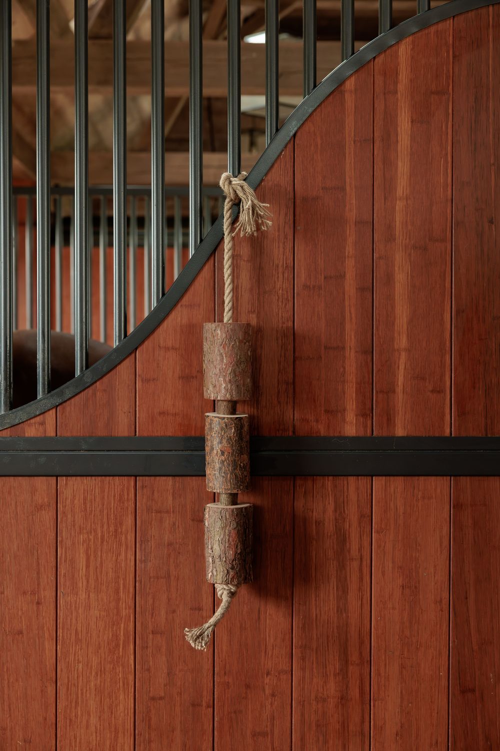 KENTUCKY HORSEWEAR - Relaxing Wooden Toy for Horses, Type: Nature