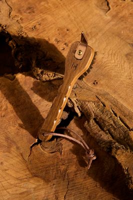 HORSEWARE - Hoof Pick Signature Wood Effect and Black