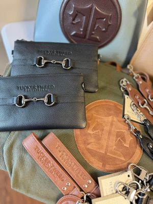 TUCKER TWEED EQUESTRIAN - The Wellington Wristlet Black Solid