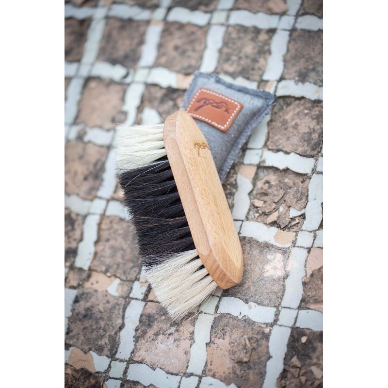 PENELOPE - Long Hair Dandy Brush in Wood