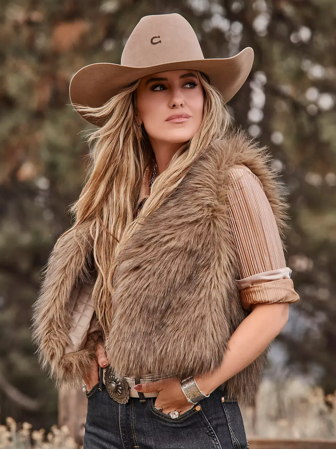 WRANGLER - Lainey Wilson X Wrangler Faux Fur Vest