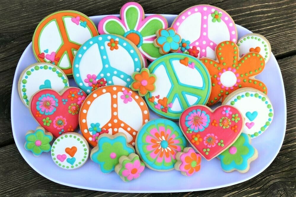 'Peace & Love' Decorating Workshop - FRIDAY, FEBRUARY 7th at 6:30 p.m. (THE COOKIE DECORATING STUDIO)