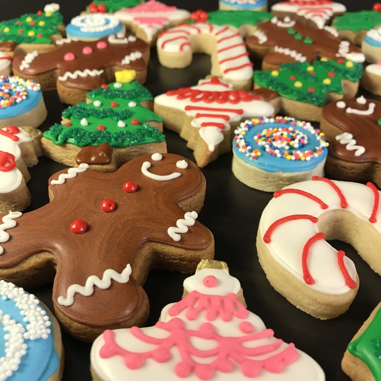 'Gingerbread Man Christmas Decorating Workshop - MONDAY, NOVEMBER 23rd at 6:30 p.m. (THE COOKIE DECORATING STUDIO)
