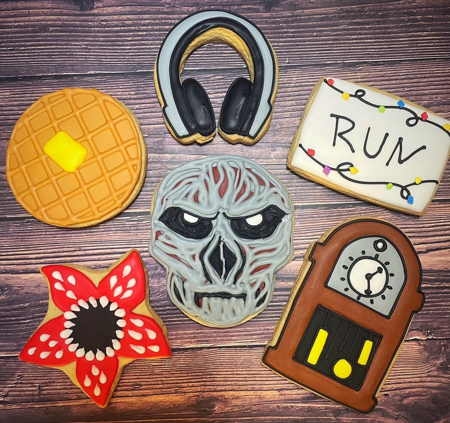 'STRANGER THINGS Decorating Workshop - SATURDAY, OCT 1st at 4:30 p.m.