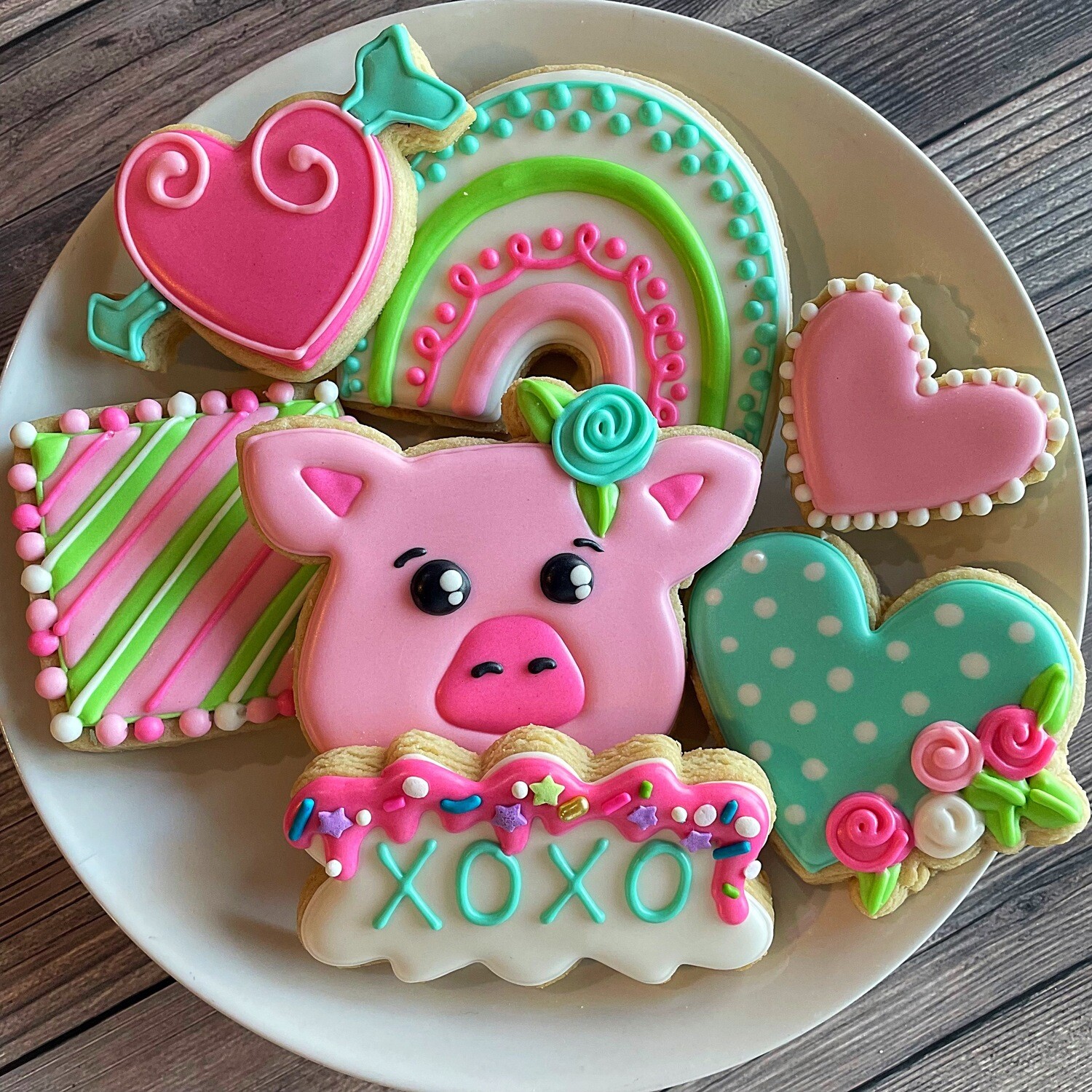 'Hogs n Kisses Decorating Kit - (DOZEN)