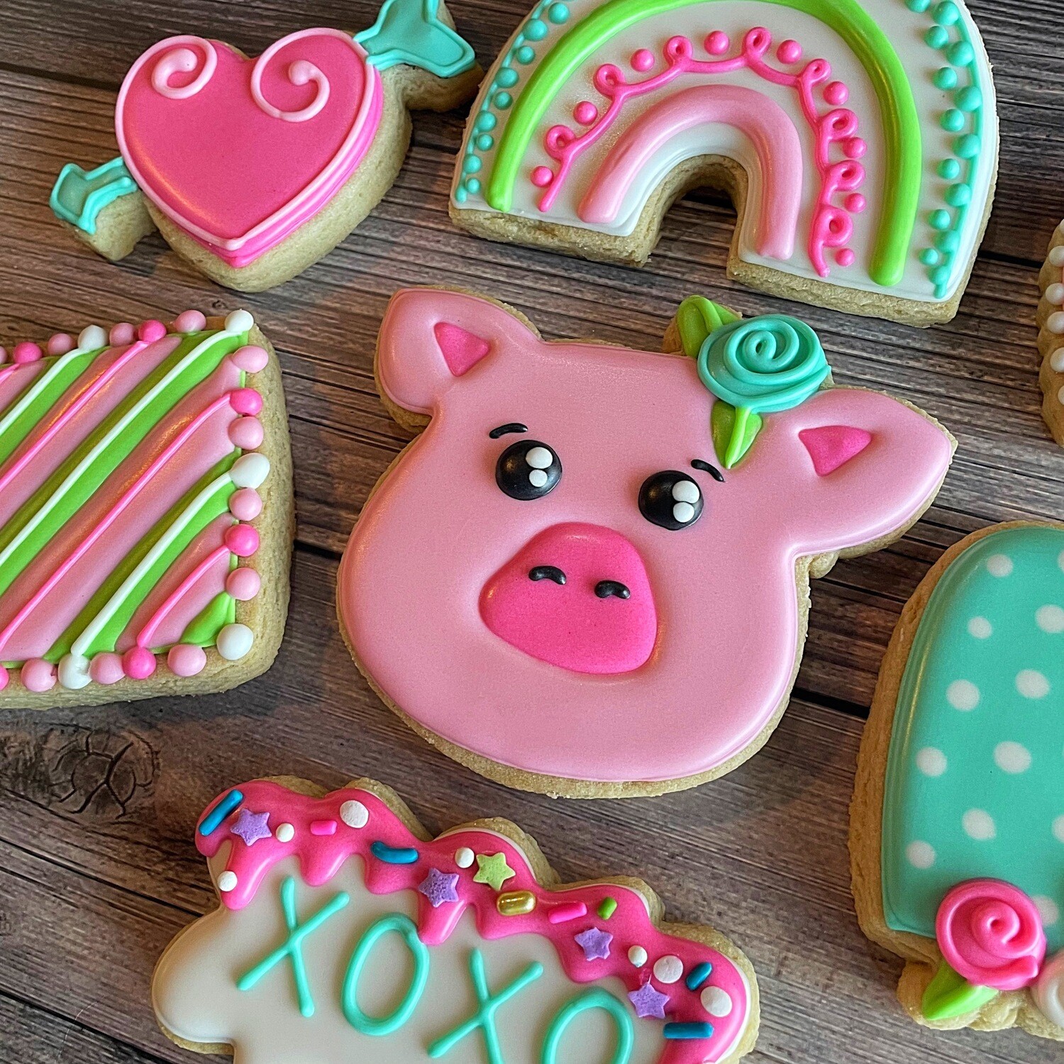 'Hogs n Kisses Decorating Kit - (DOZEN)