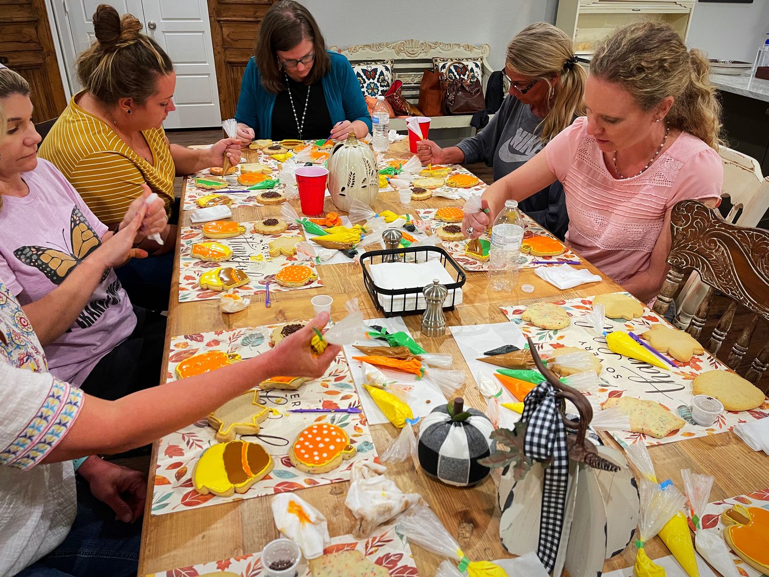 REQUEST A PRIVATE GROUP DECORATING WORKSHOP