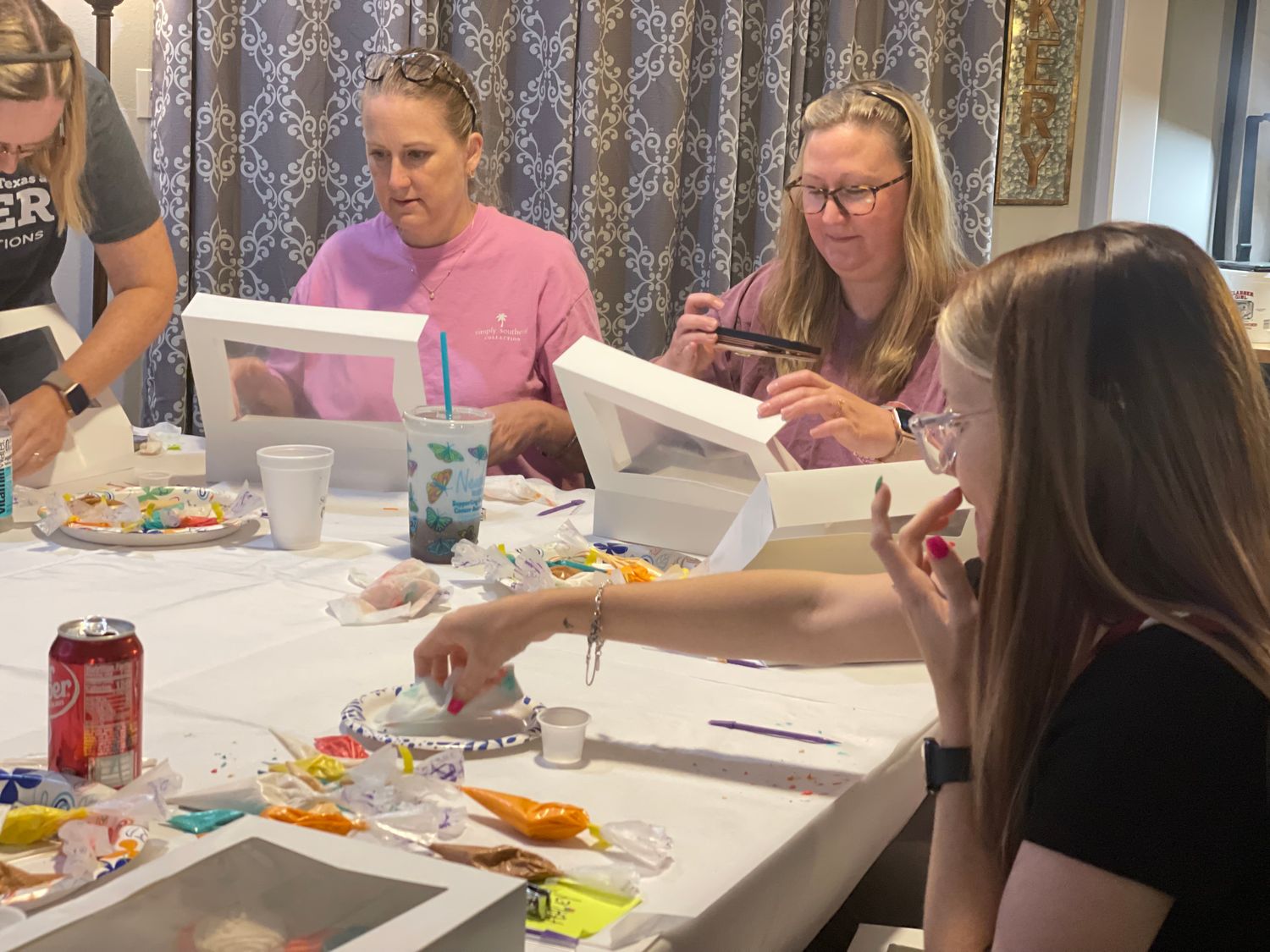 REQUEST A PRIVATE GROUP DECORATING WORKSHOP