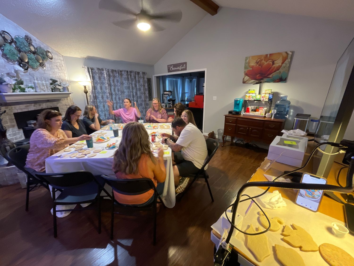 REQUEST A PRIVATE GROUP DECORATING WORKSHOP