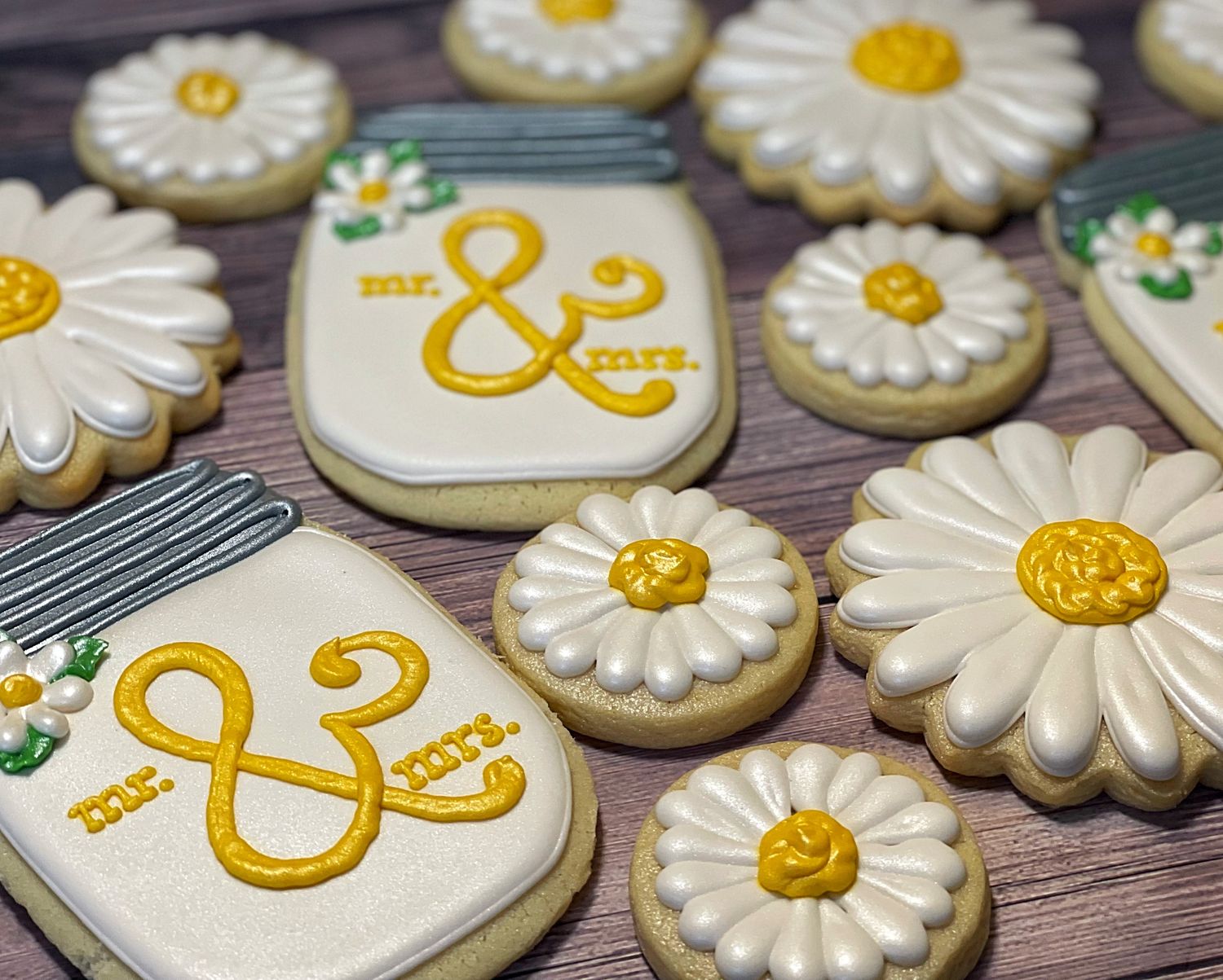 BRIDAL HAND DECORATED COOKIES