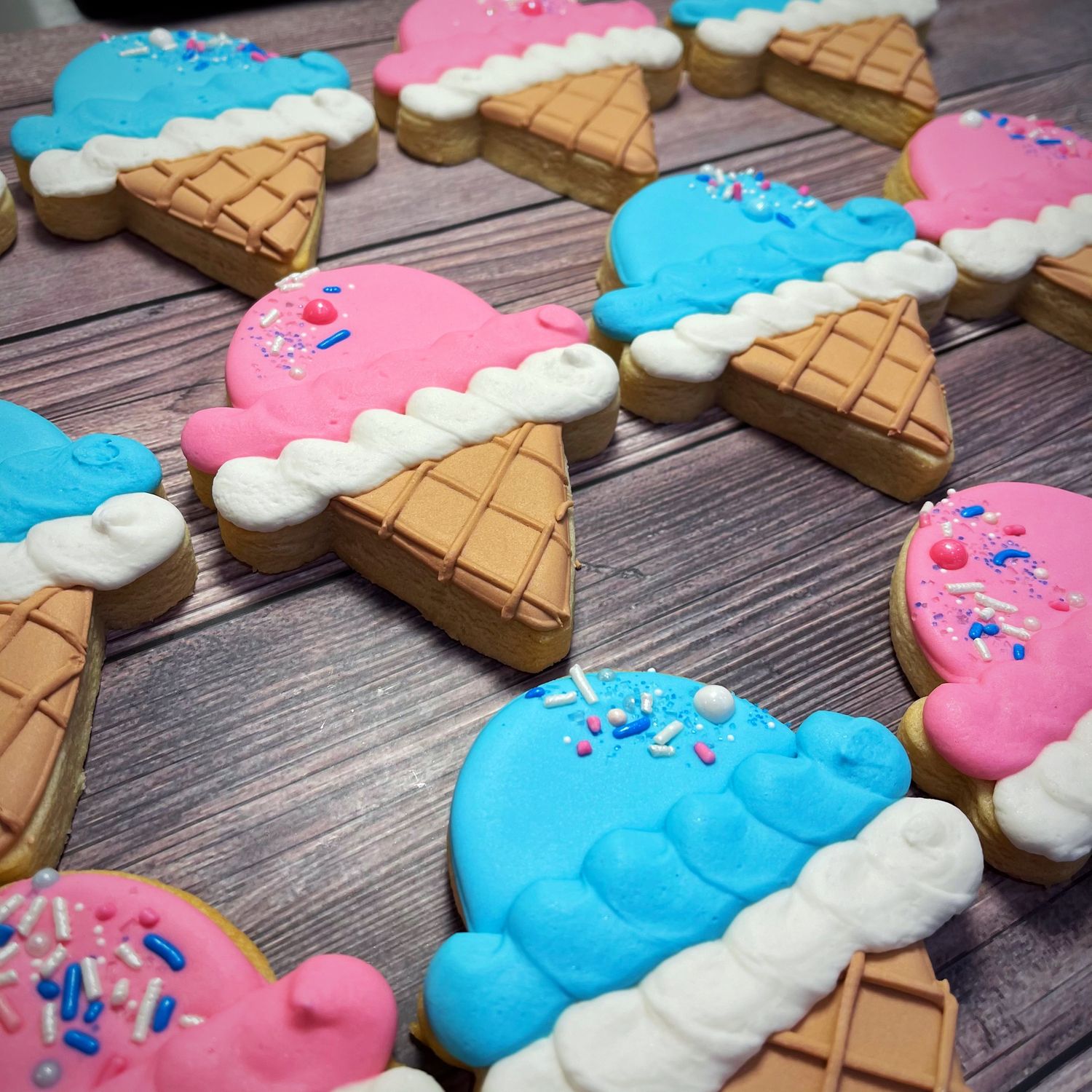 ALL ONE SHAPE DECORATED COOKIES ALL ONE SHAPE DECORATED COOKIES