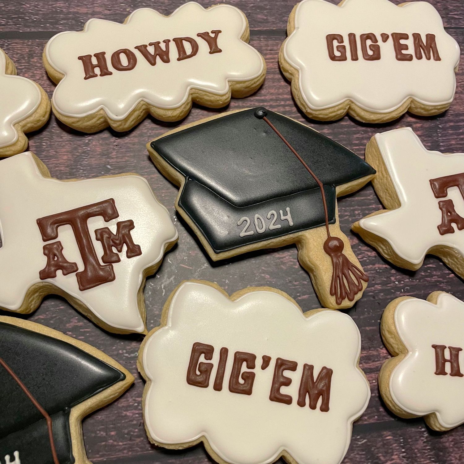 CUSTOM GRADUATION SET AVAILABLE AFTER 5/21