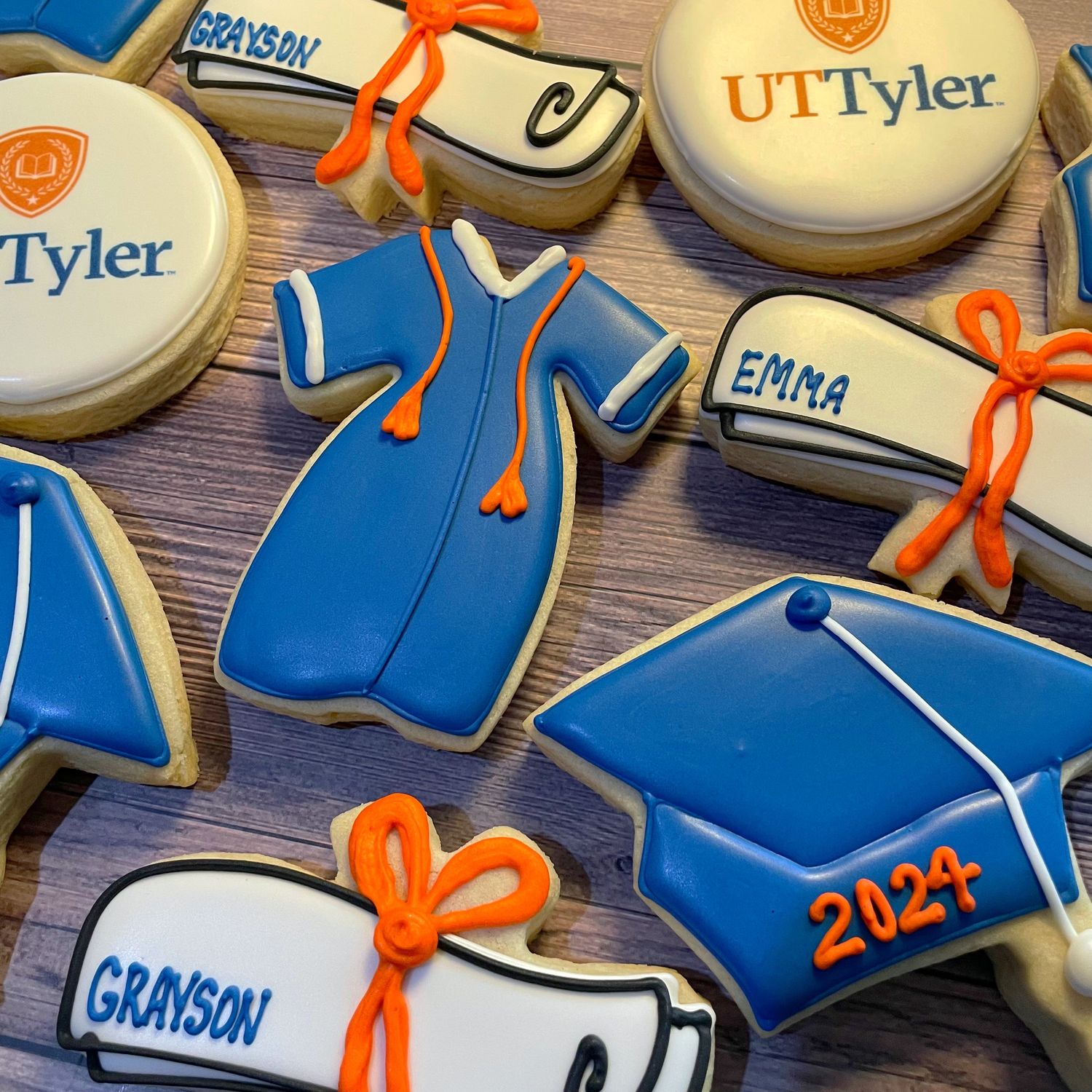 CUSTOM GRADUATION SET AVAILABLE AFTER 5/21