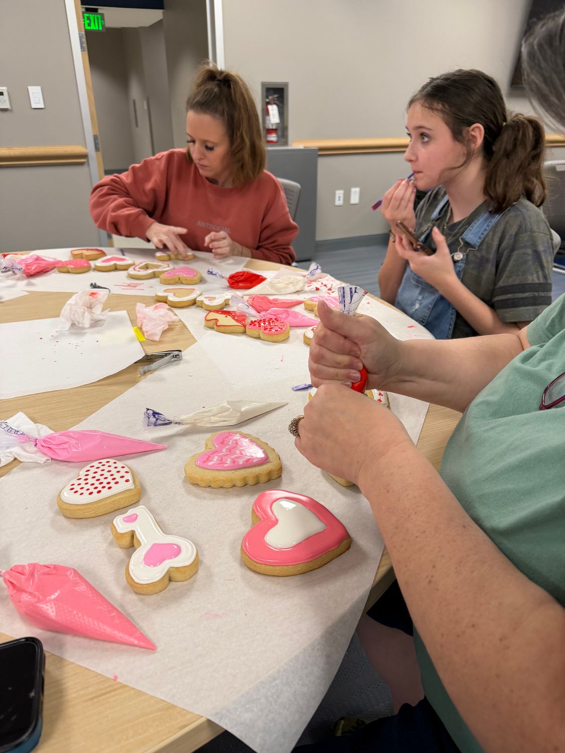 HAPPY EASTER Cookie Decorating Workshop - THURSDAY, MARCH 26th at 6 p.m. (WHITEHOUSE)