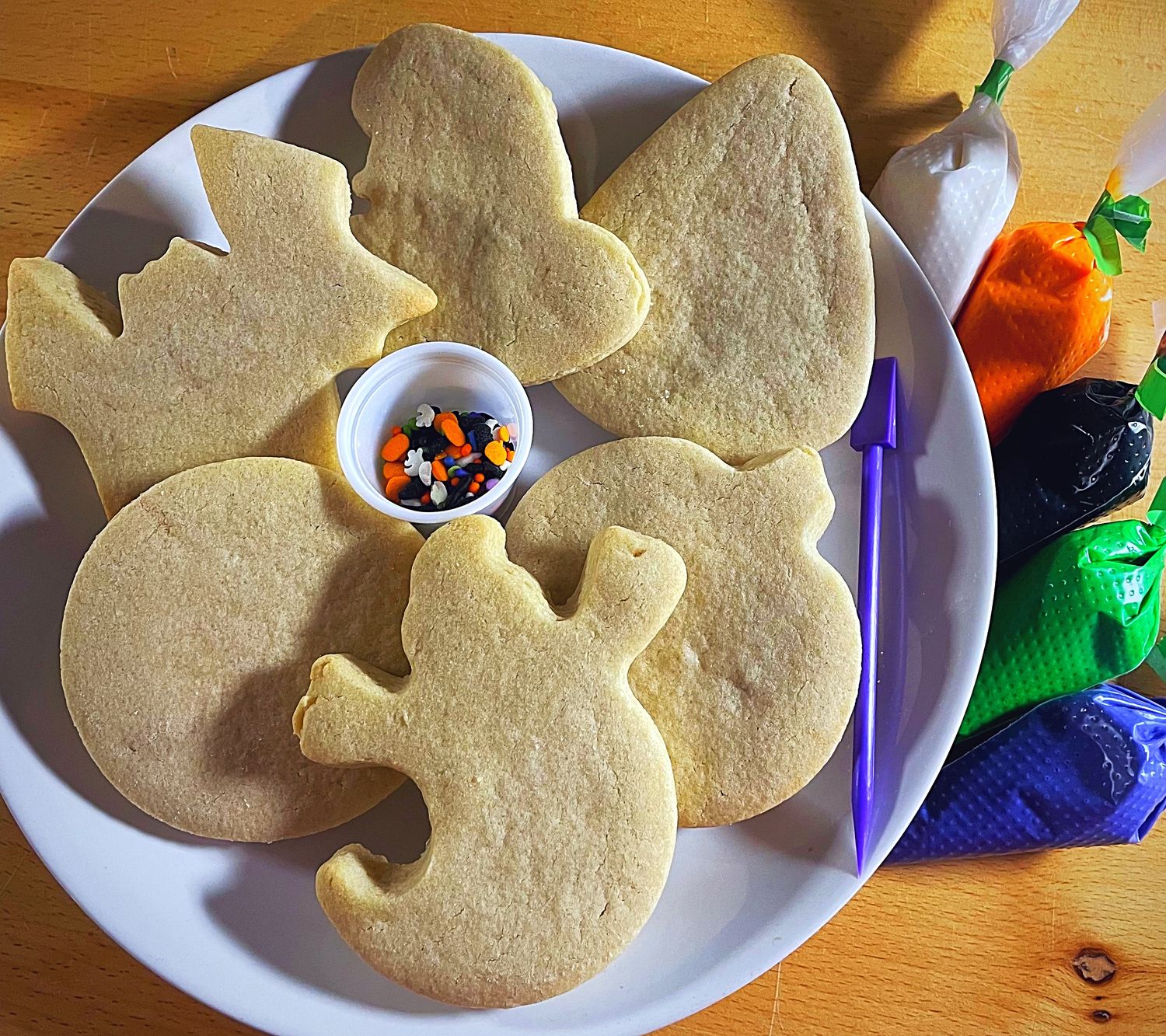 HAPPY HALLOWEEN Cookie Decorating Workshop - TUESDAY, Oct 27th at 6:30 p.m. HAPPY HALLOWEEN Cookie Decorating Workshop - TUESDAY, Oct 27th at 6:30 p.m.