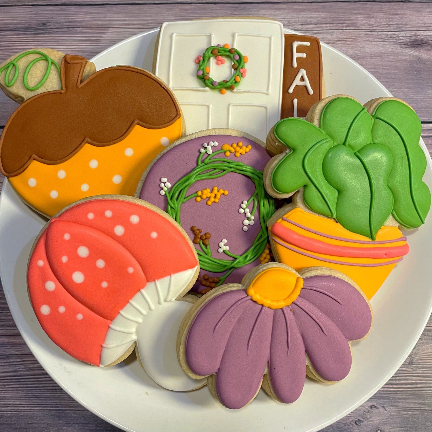 FALL VIBES Cookie Decorating Workshop - THURSDAY, Oct 15th at 6:30 pm