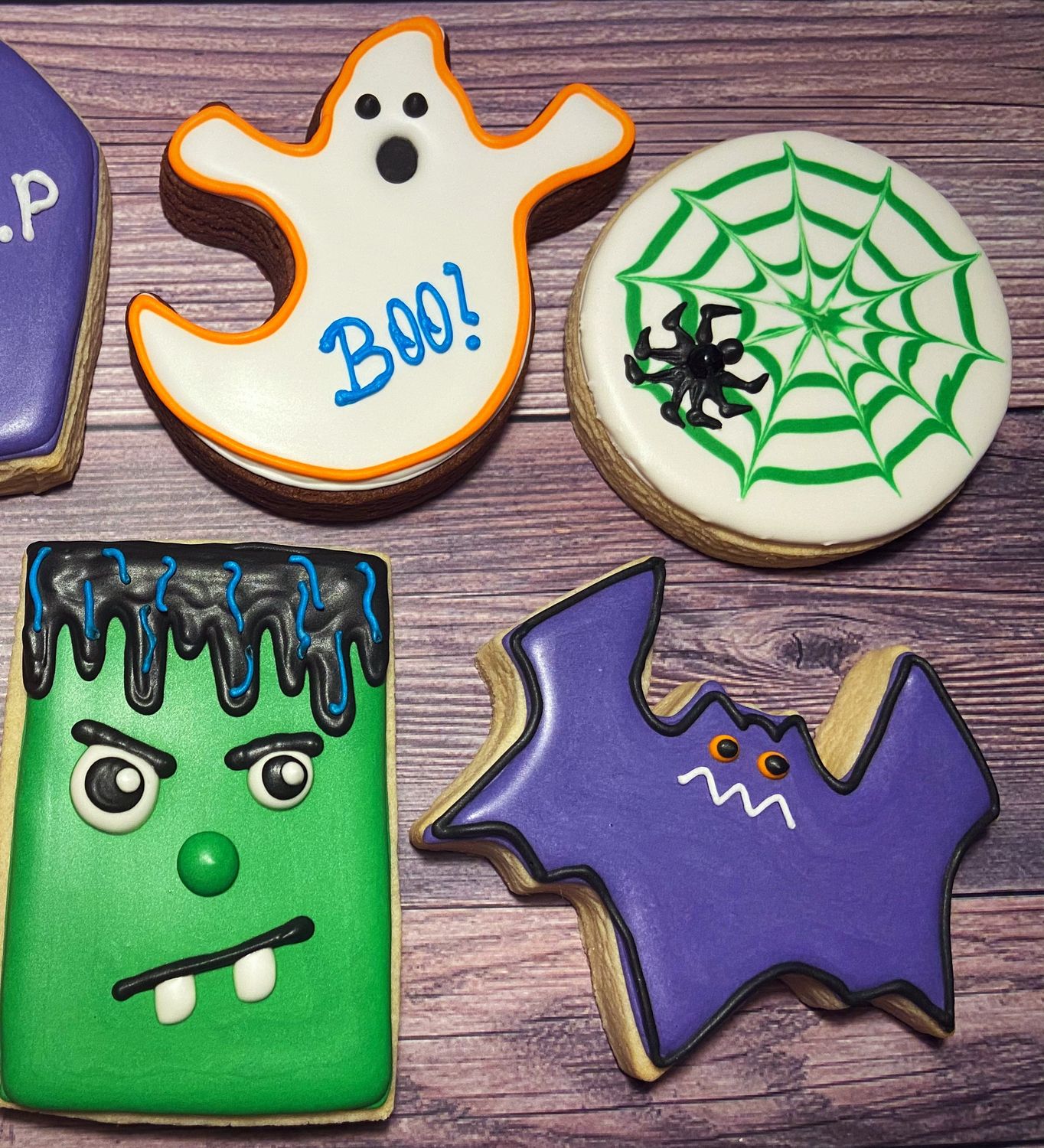 HALLOWEEN Decorating Workshop - SATURDAY, Oct 17th at 4 p.m. HALLOWEEN Decorating Workshop - SATURDAY, Oct 17th at 4 p.m.