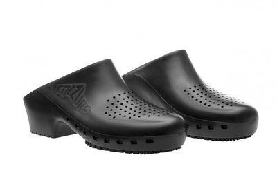 Zoccolo CALZURO Classic con fori Nero