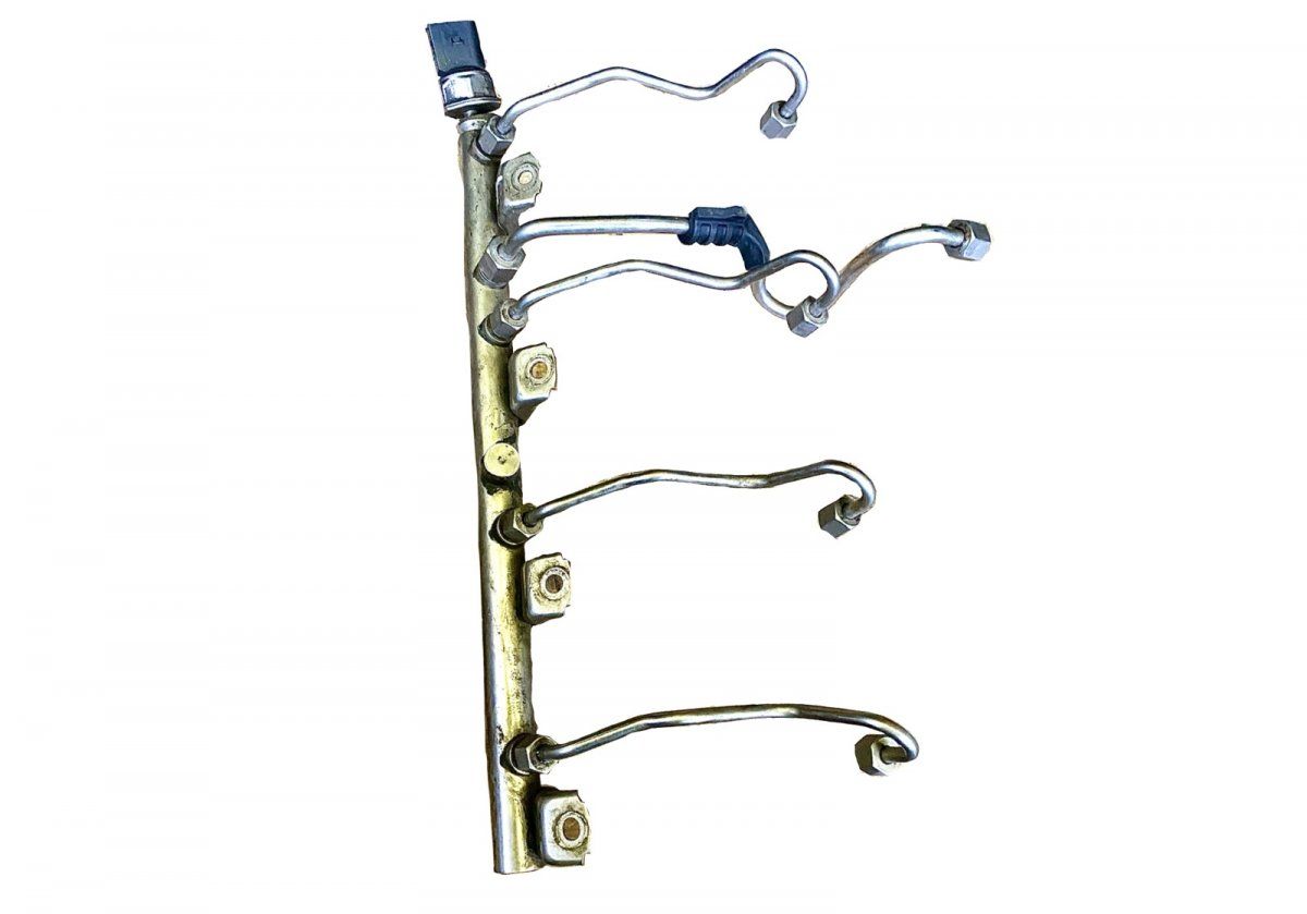 Fuel Distributor / fuel rail BMW 7 (F01, F02) (2008-2016)