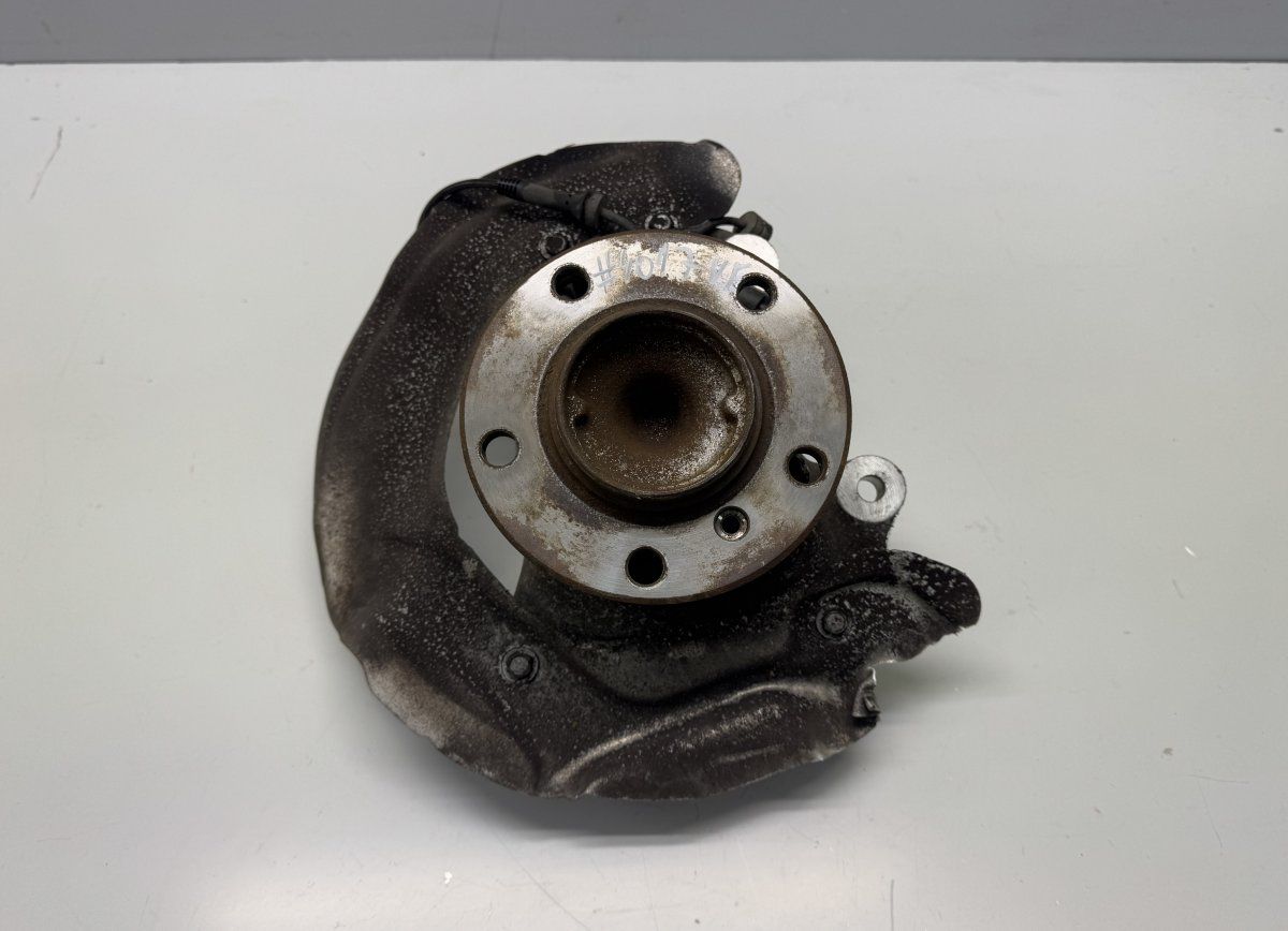 679228504 Wheel bearing housing front left BMW 1 (F20, F21) (2011-2019)