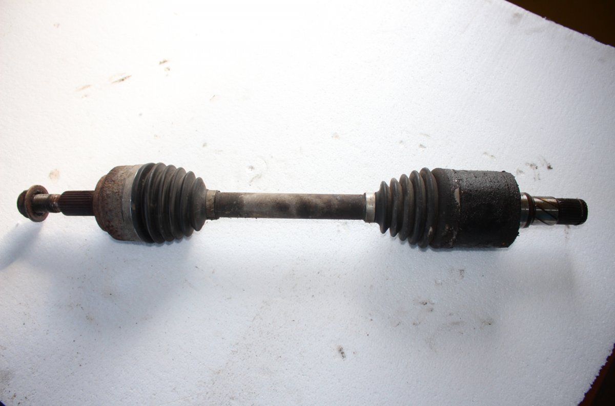 Полуоска предна лява JEEP GRAND CHEROKEE III (WH) (2005-2010)