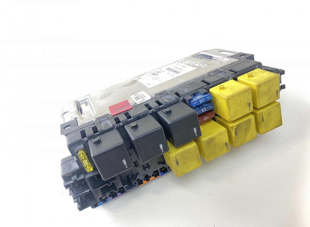 05045117 Fuse box MERCEDES-BENZ SL-CLASS (R230) (2001-2012)