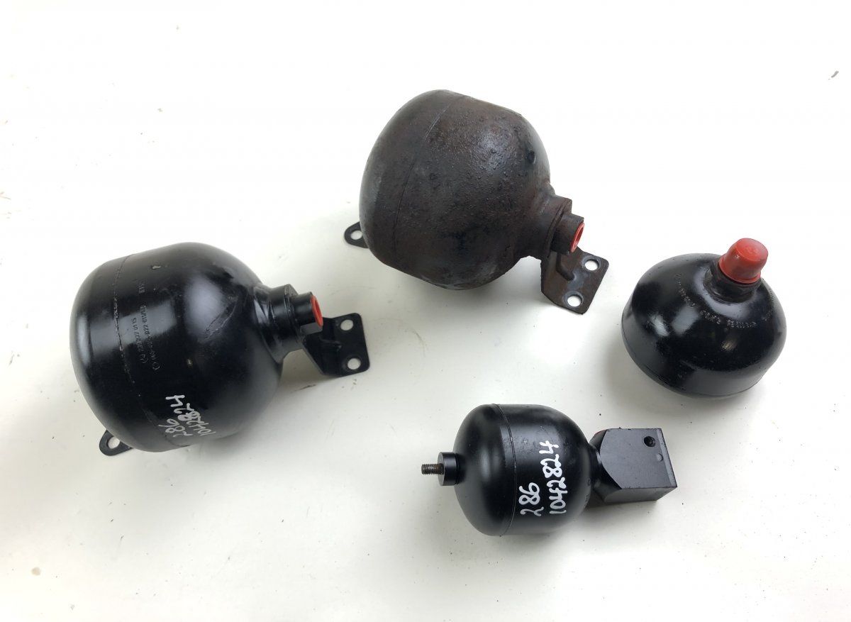 A2203270115 A2203270215 A2203200415 Air spring Load Accumulator Front left MERCEDES-BENZ SL-CLASS (R230) (2001-2012)