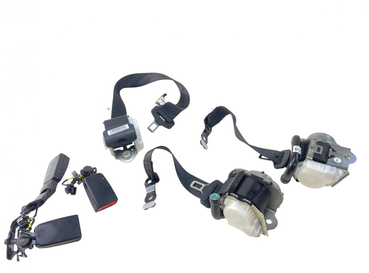 A2058600585 A2058600685 Seat Belt Set MERCEDES-BENZ C-CLASS (W205) (2013-2021)