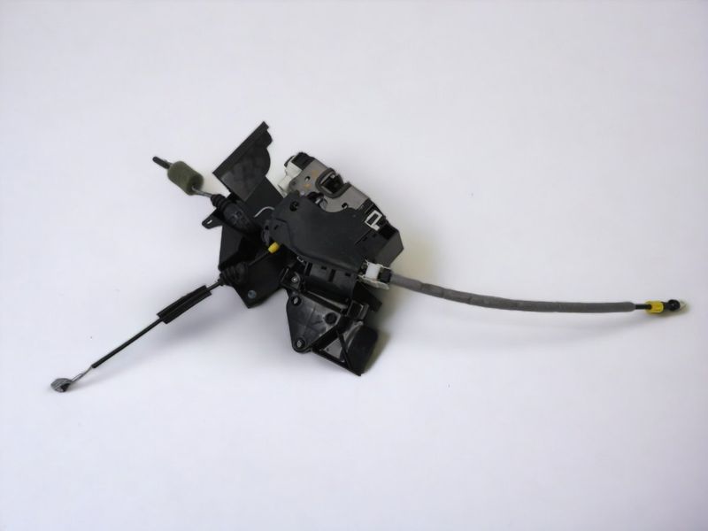 A2047203635 A0997200635 Door Lock Front Right MERCEDES-BENZ C-CLASS (W204) (2007-2013)