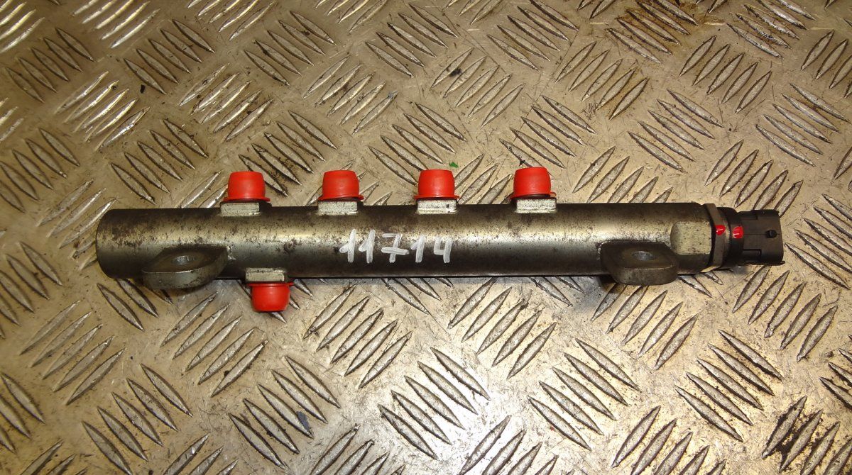 0445214122 Fuel Distributor / fuel rail OPEL ZAFIRA B (A05) (2005-2014)