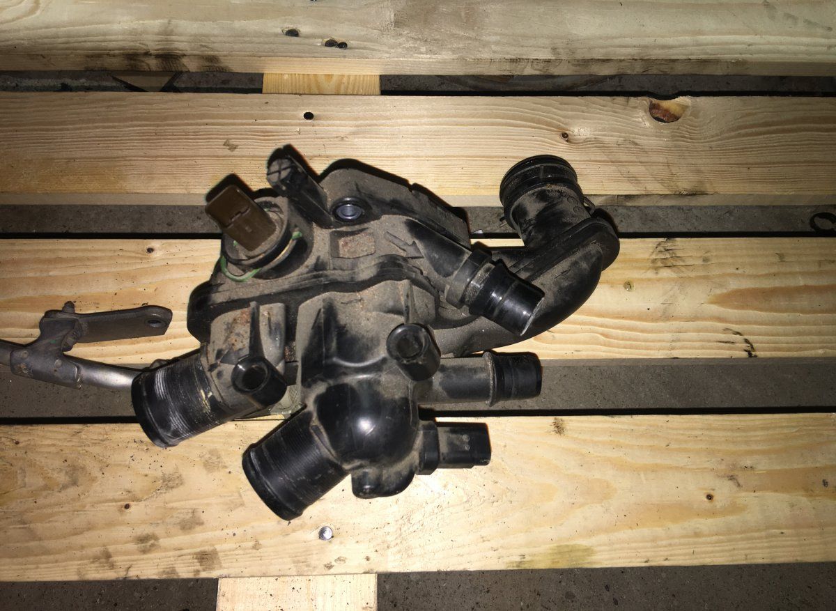 Thermostat housing PEUGEOT 508 I (W23) (2010-2018)