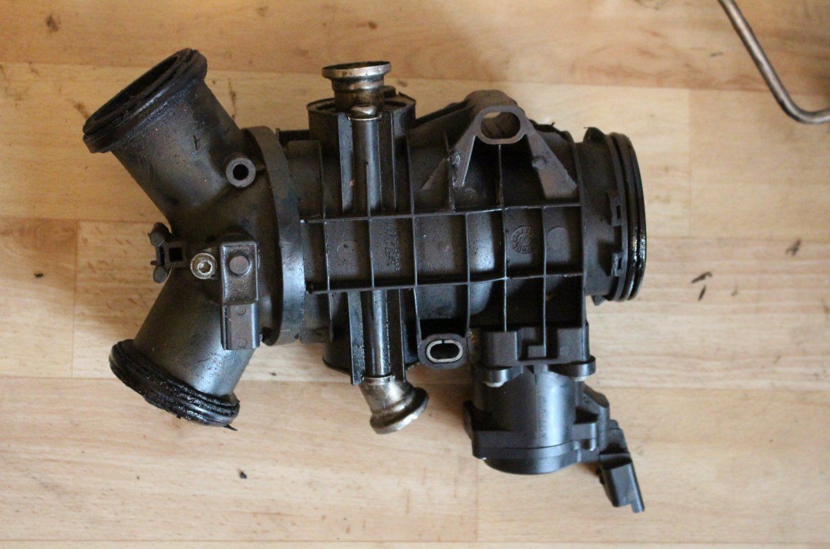 Throttle body PEUGEOT 407 (2004-2012)