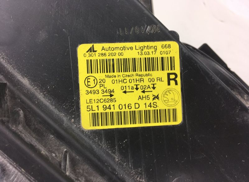 Headlight right SKODA YETI (5L) (2009-2017)