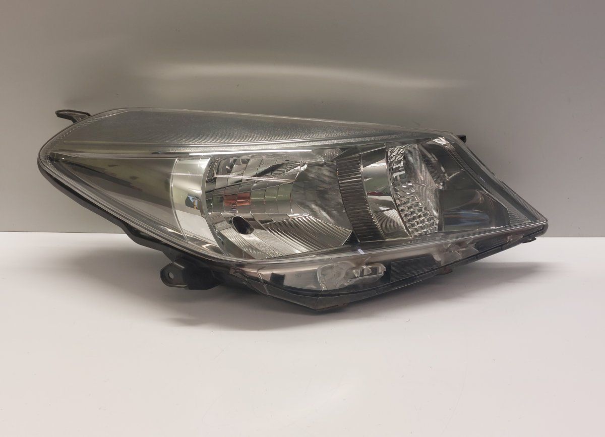 811300D450 Headlight right TOYOTA YARIS III (XP130) (2010-2019)