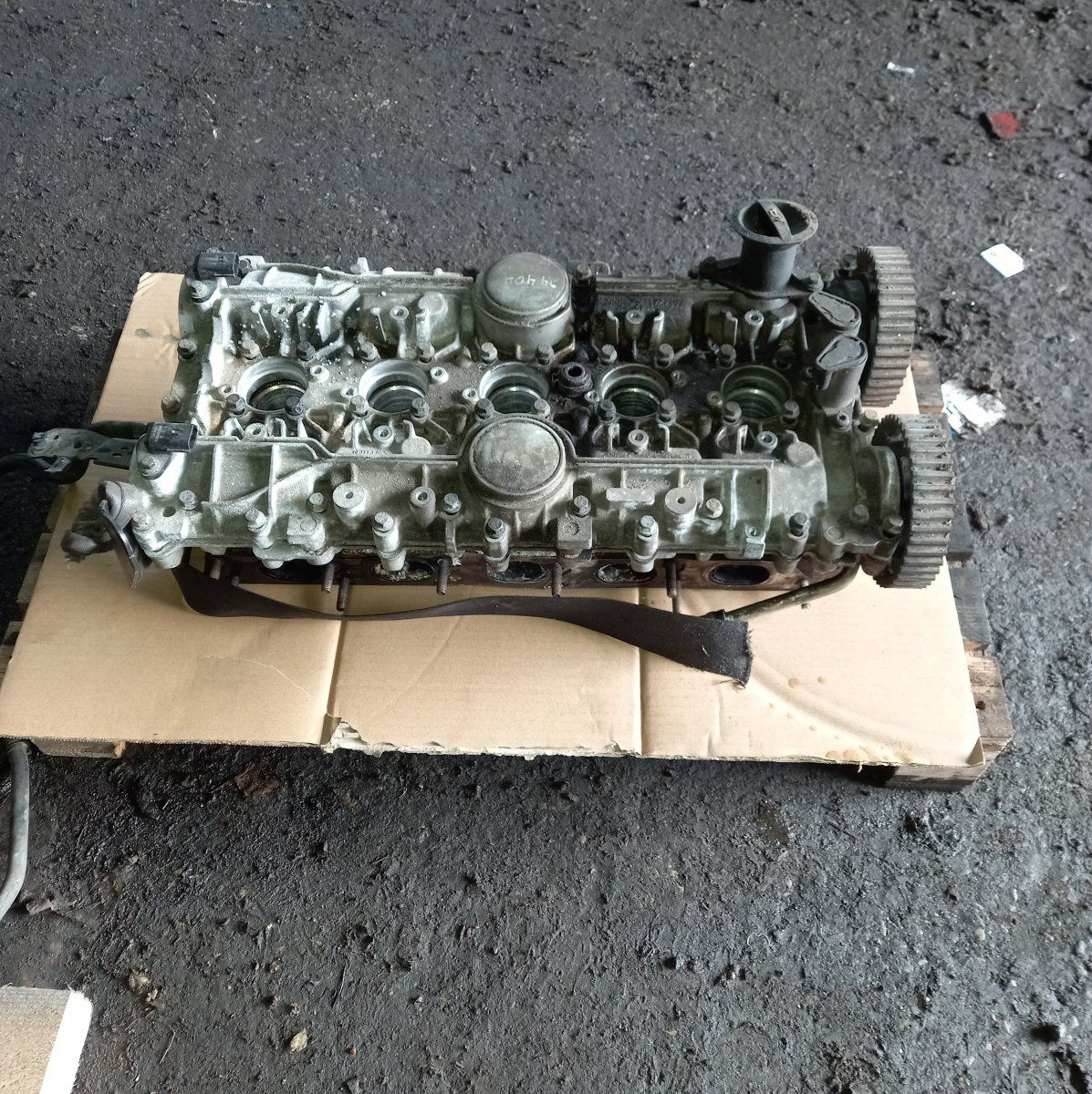 8252302 8250509 8670149 30646226 30646225 Cylinder Head VOLVO S40 / V50 / C30 / C70 (MS, MW) (2004-2012)