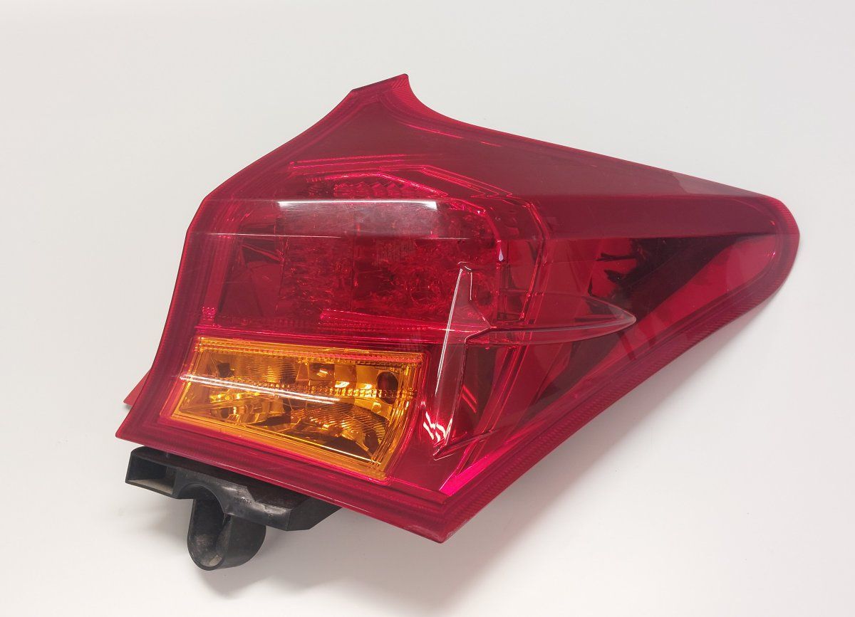 8155102740 81556-02730 8155602730 Tail light, right TOYOTA AURIS (E18) 2012-2018