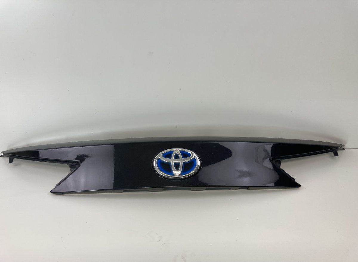 76811-02830 Bootlid / tailgate reflector panel TOYOTA AURIS (E18) 2012-2018