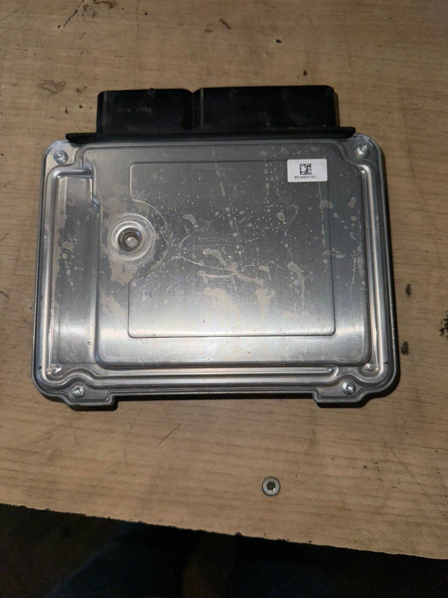 03C906027CS 0261S06693 03C907309B 03C906027CS1T0 Engine Control Unit / module (ECU) VW TOURAN (1T3) (2010-2015)