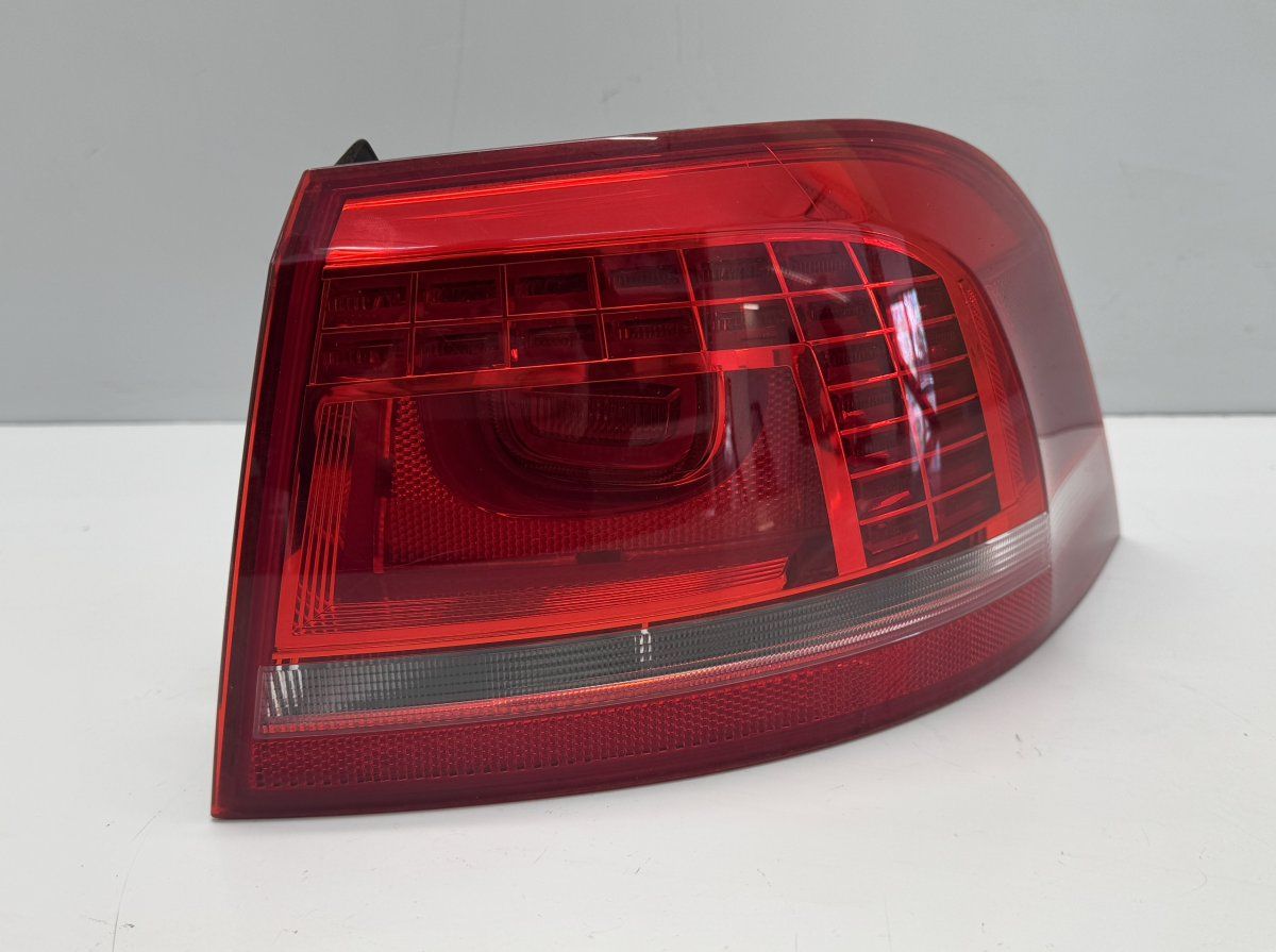 3AF945208B 2SK010746-02 2SK01074602 Tail light, right VW PASSAT B7 / ALLTRACK (2010-2015)