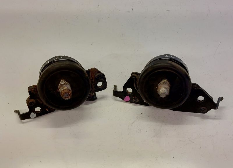 100831 P00220 P00147 Engine Mount right TOYOTA LAND CRUISER 200 (2007-2021)