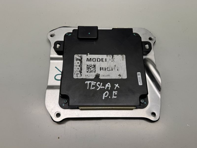 105018300E Door control unit front right TESLA MODEL X (5YJX) (2013-)