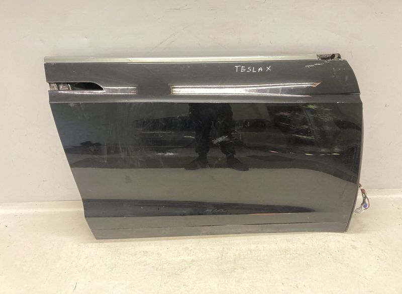 1069536E0C Door Front Right TESLA MODEL X (5YJX) (2013-)