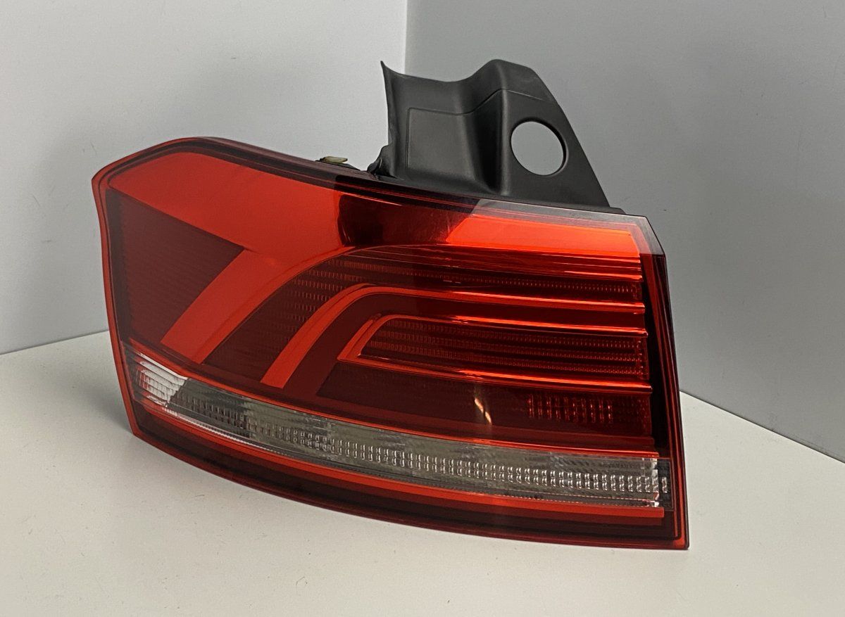 3G9.945.311 195.293.L Tail light left VW PASSAT B8 (3G) / ALLTRACK (2014-2023)