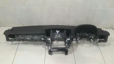 Mercedes ML W166 RHD Табло A1666800787 Десен волан