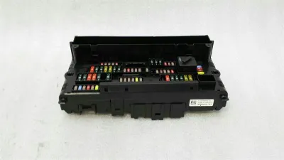BMW 5 Series F10 528i Кутия с предпазители 9252815 Кутия с предпазители