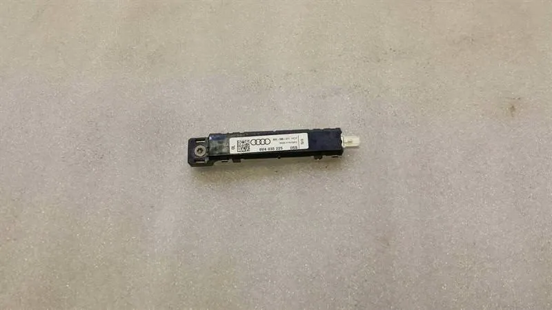 Audi A3 8V S3 Aerial / Antenna 8V4035225 Antenna