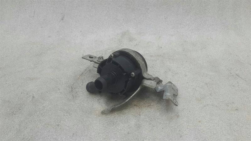 Mercedes A Class W176 Additional Cooling Pump A0005000686 Coolant Pump Diesel